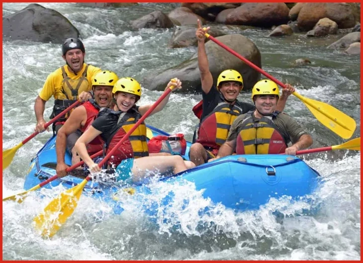 ¿Cuándo es la mejor temporada para encontrar trabajo en turismo de aventura en Costa Rica?